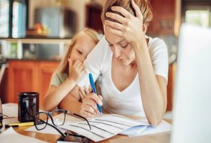 A Study Founds That Mothers With Full-Time Job Are 40% More Stressed